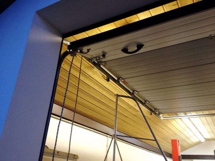 Commercial garage doors Trumbull